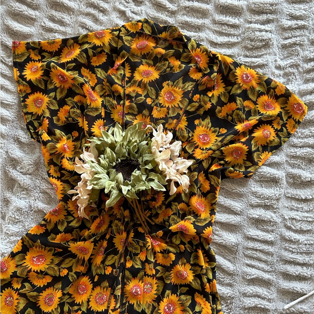 ACCENT - Sunflower Shawl/Cover-up Black